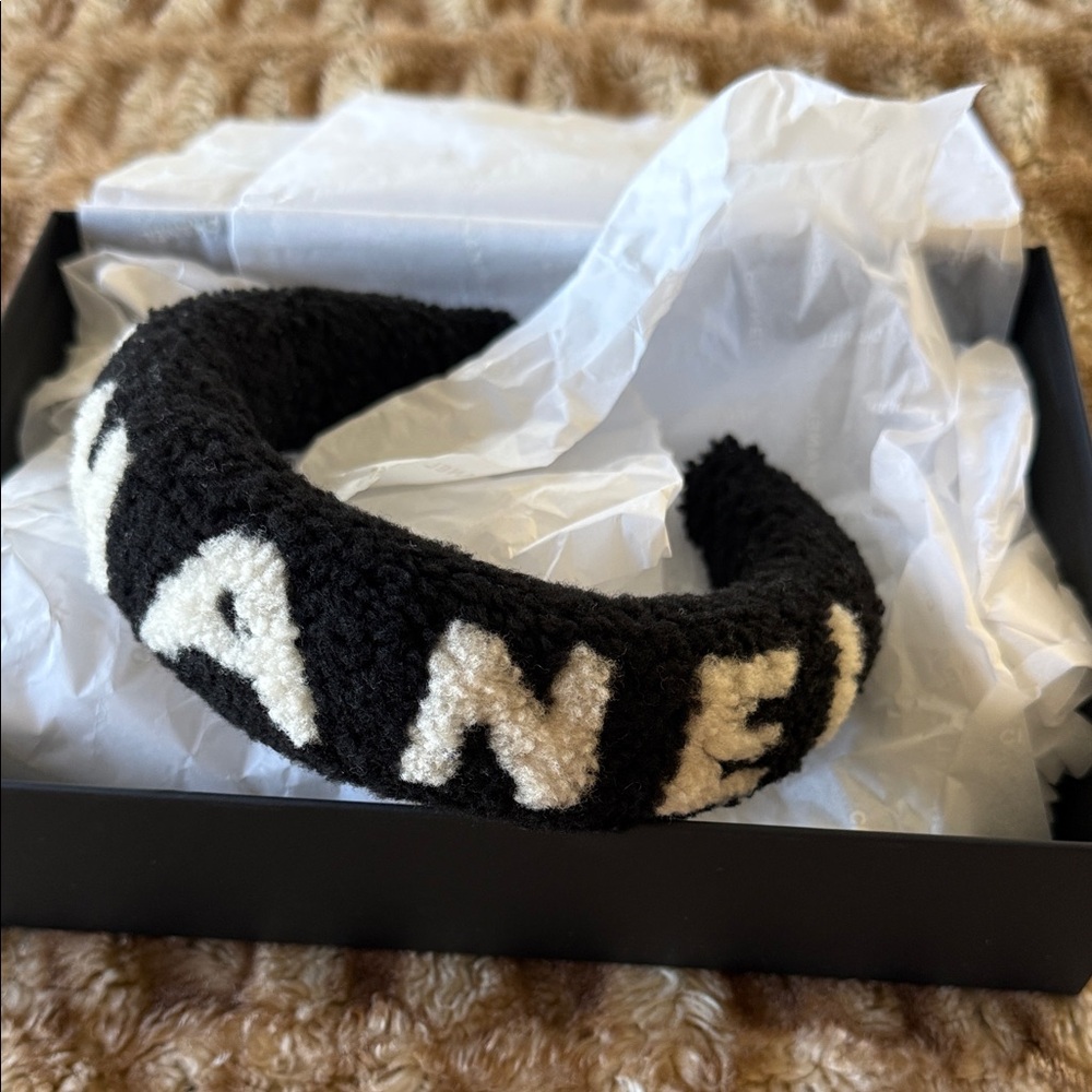 NEW COLLECTION-CHANEL Shearling Headband